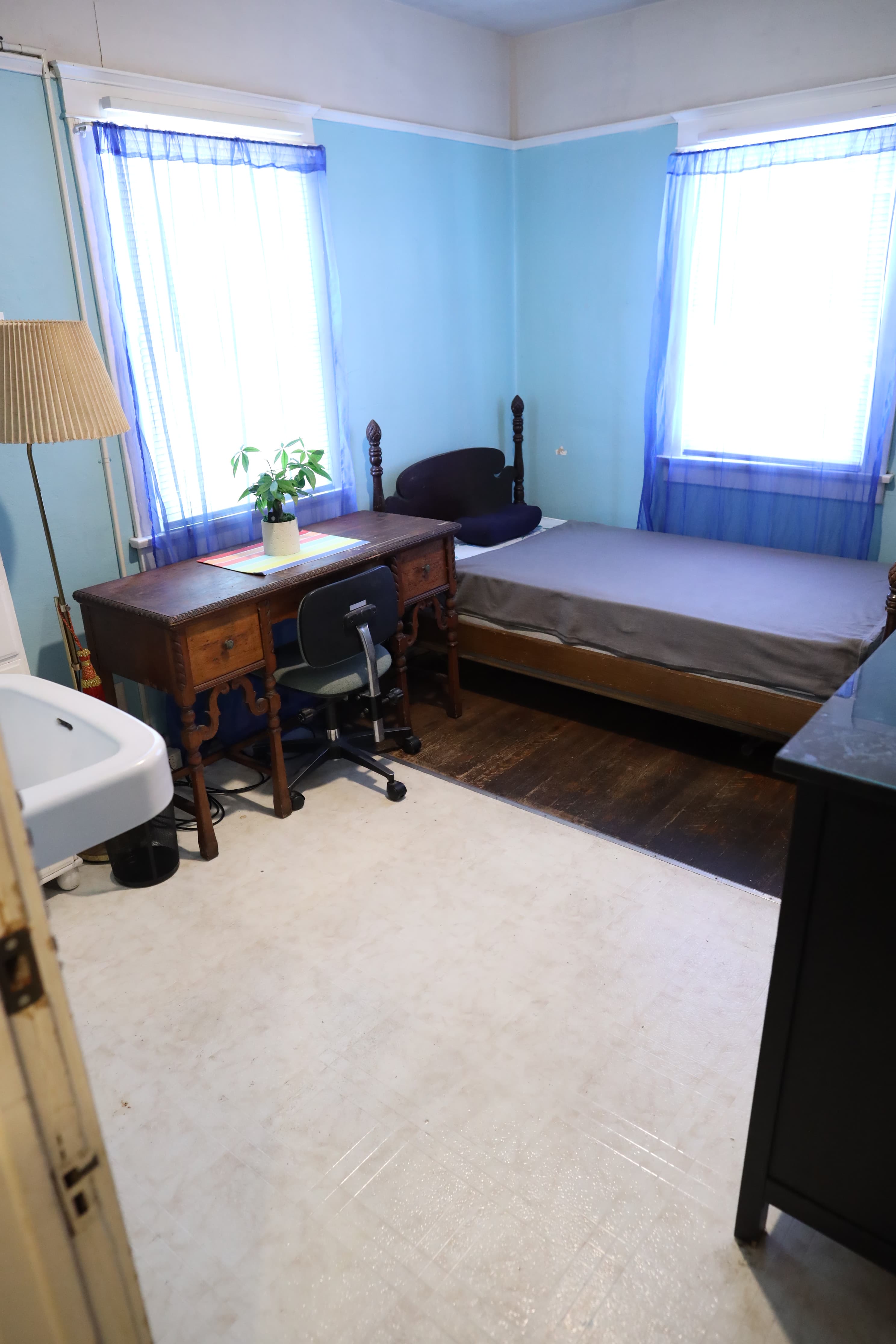 Daisy Property Room 4 Image 2
