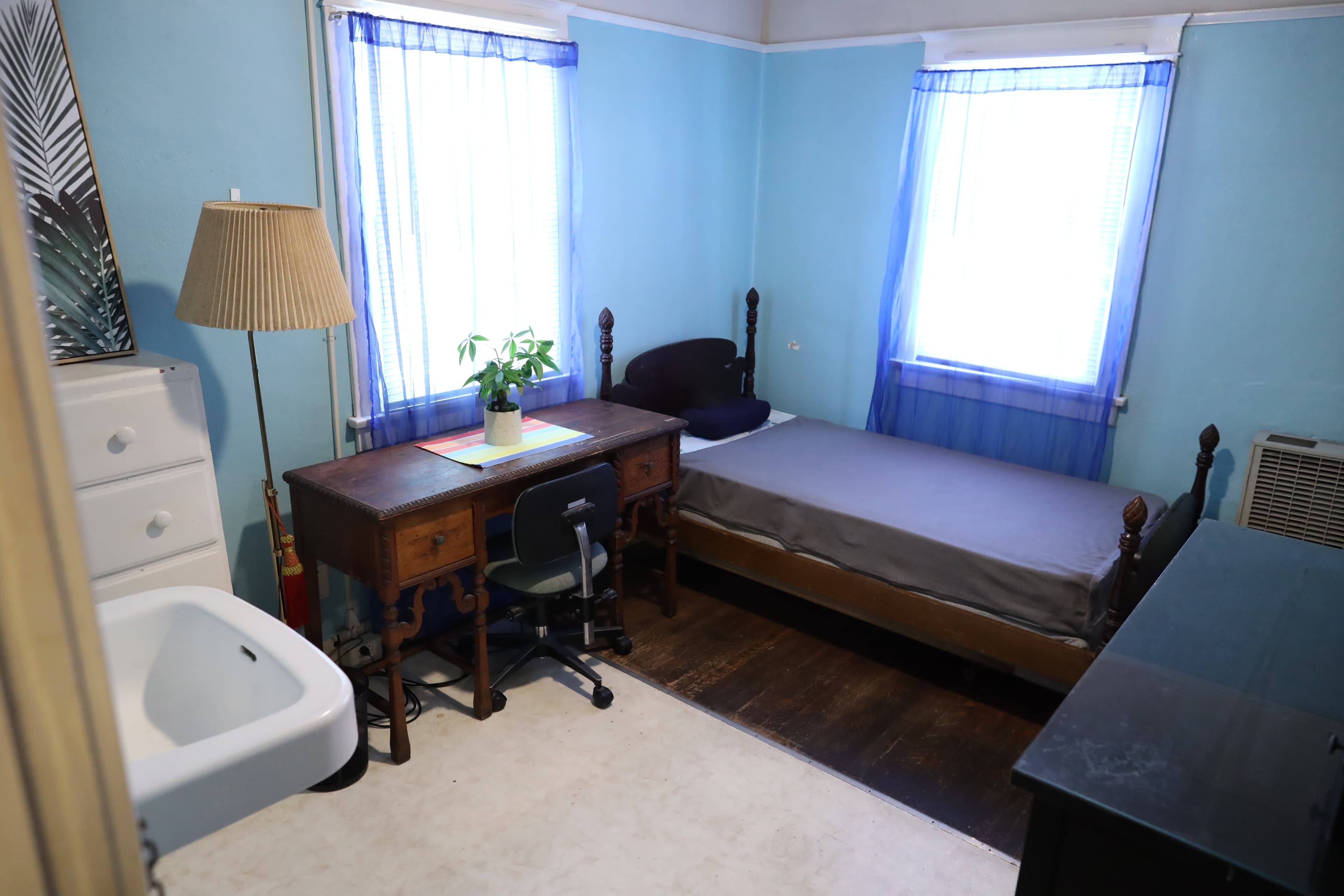 Daisy Property Room 4 Image 3