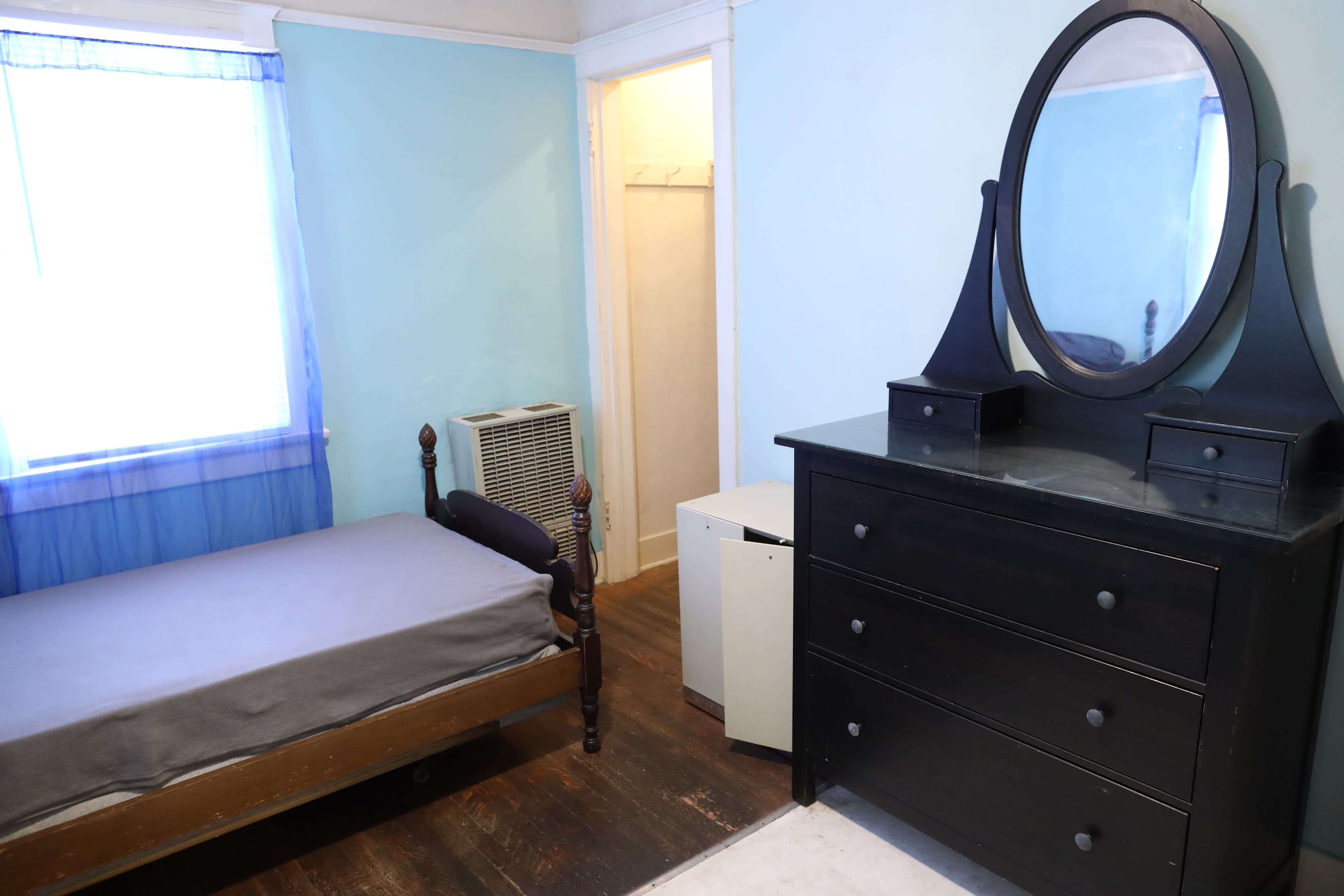 Daisy Property Room 4 Image 6