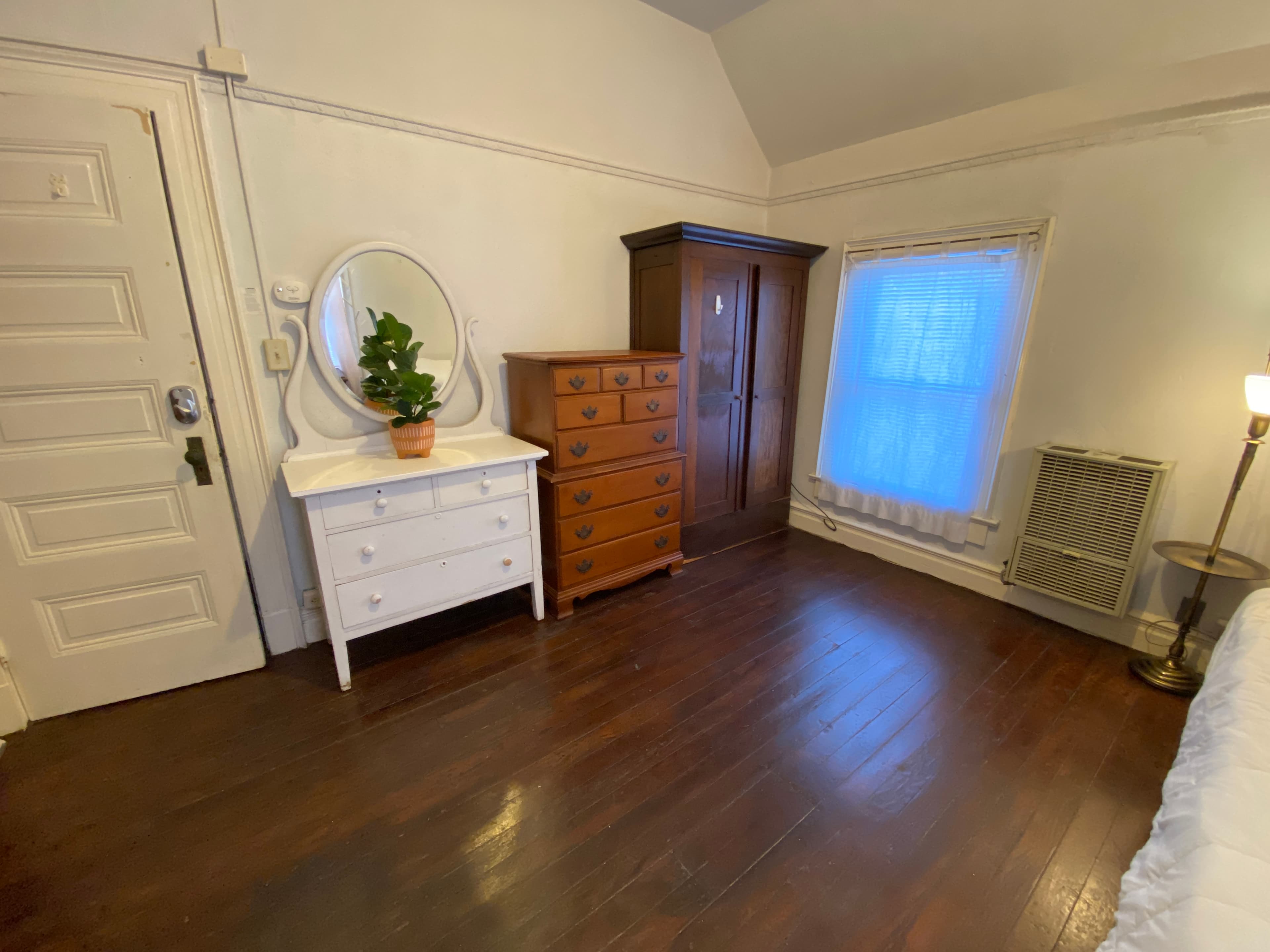 Daisy Property Room 6 Image 3