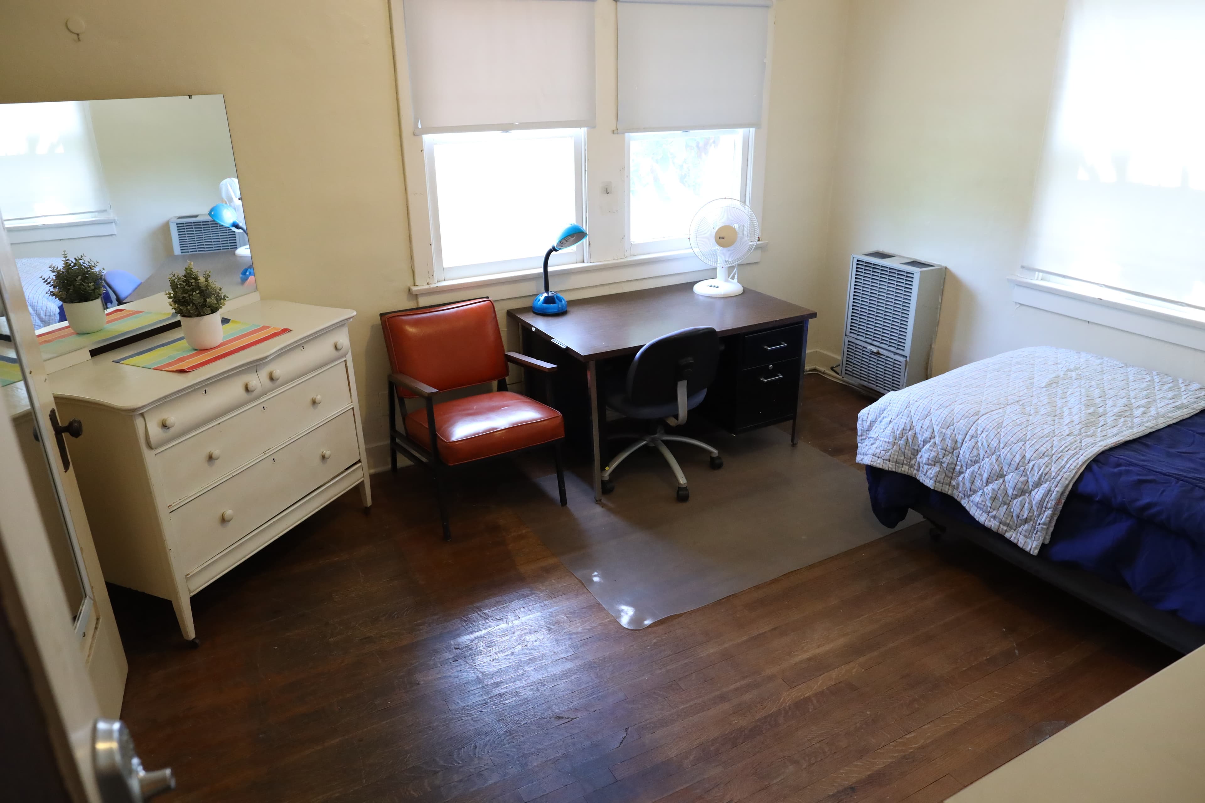 Jim Room 01