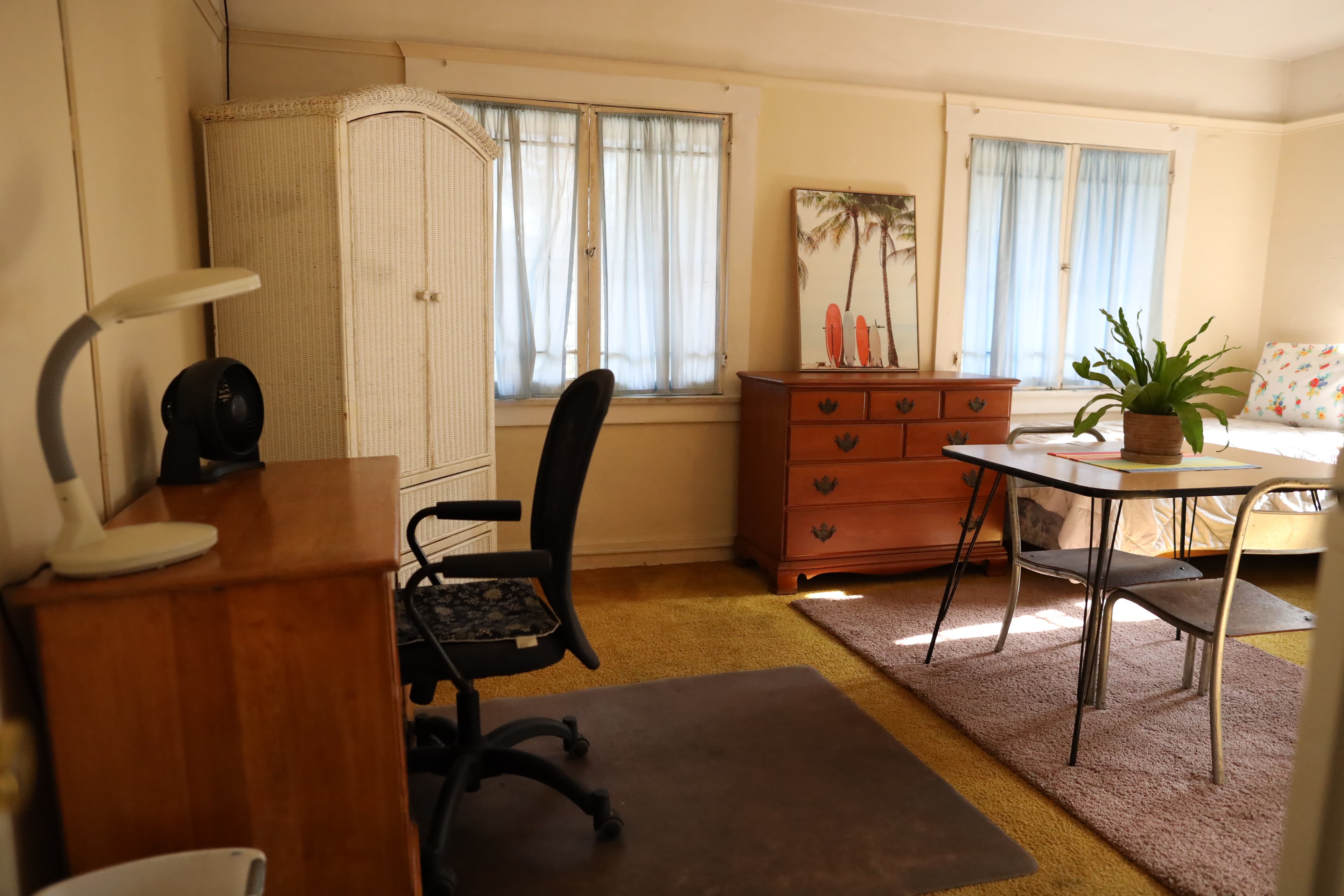 USC Student Housing - Modern Furnishings at 28th Street