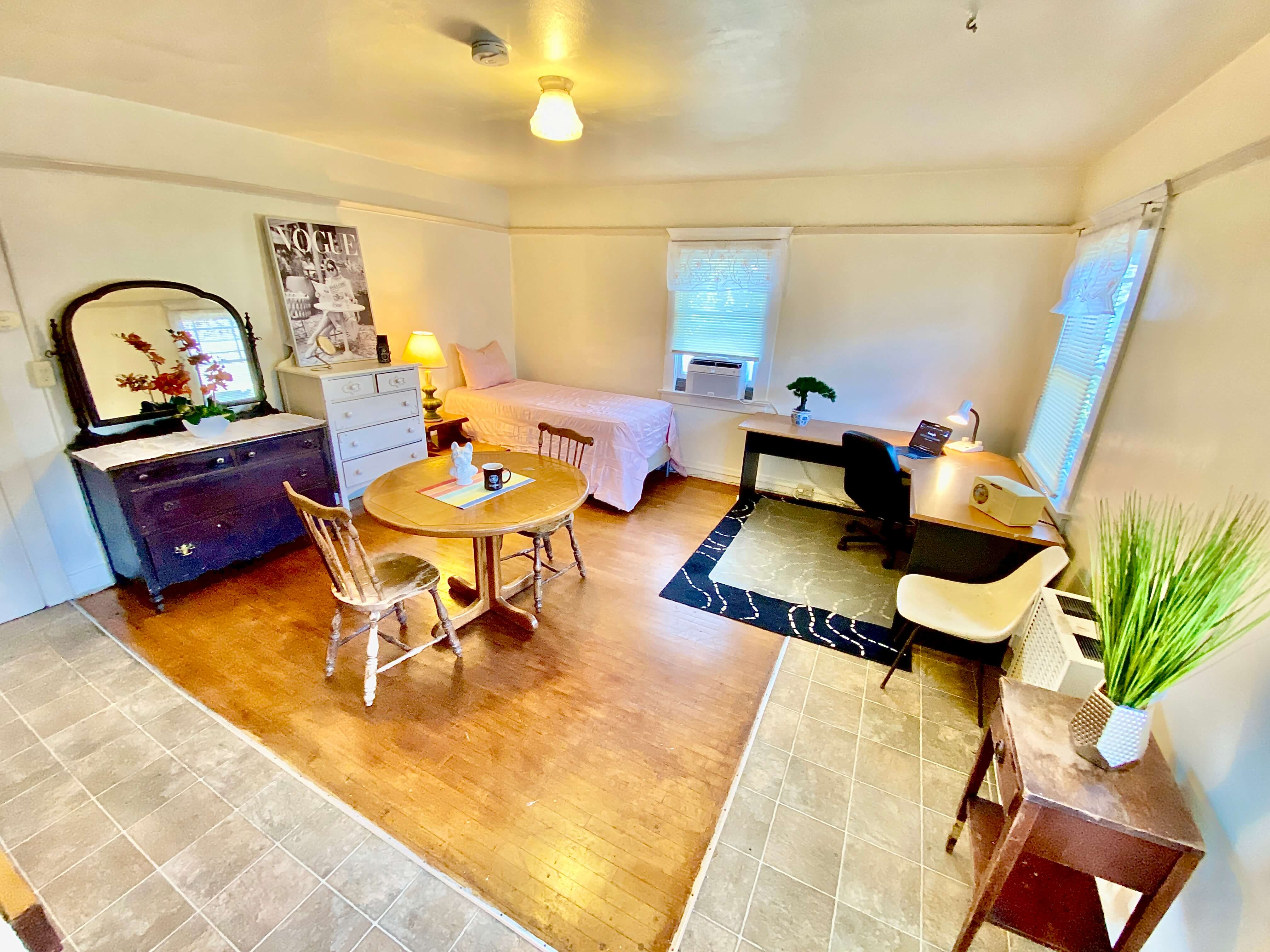 USC Student Housing - Natural Light in Room 04 at Jim