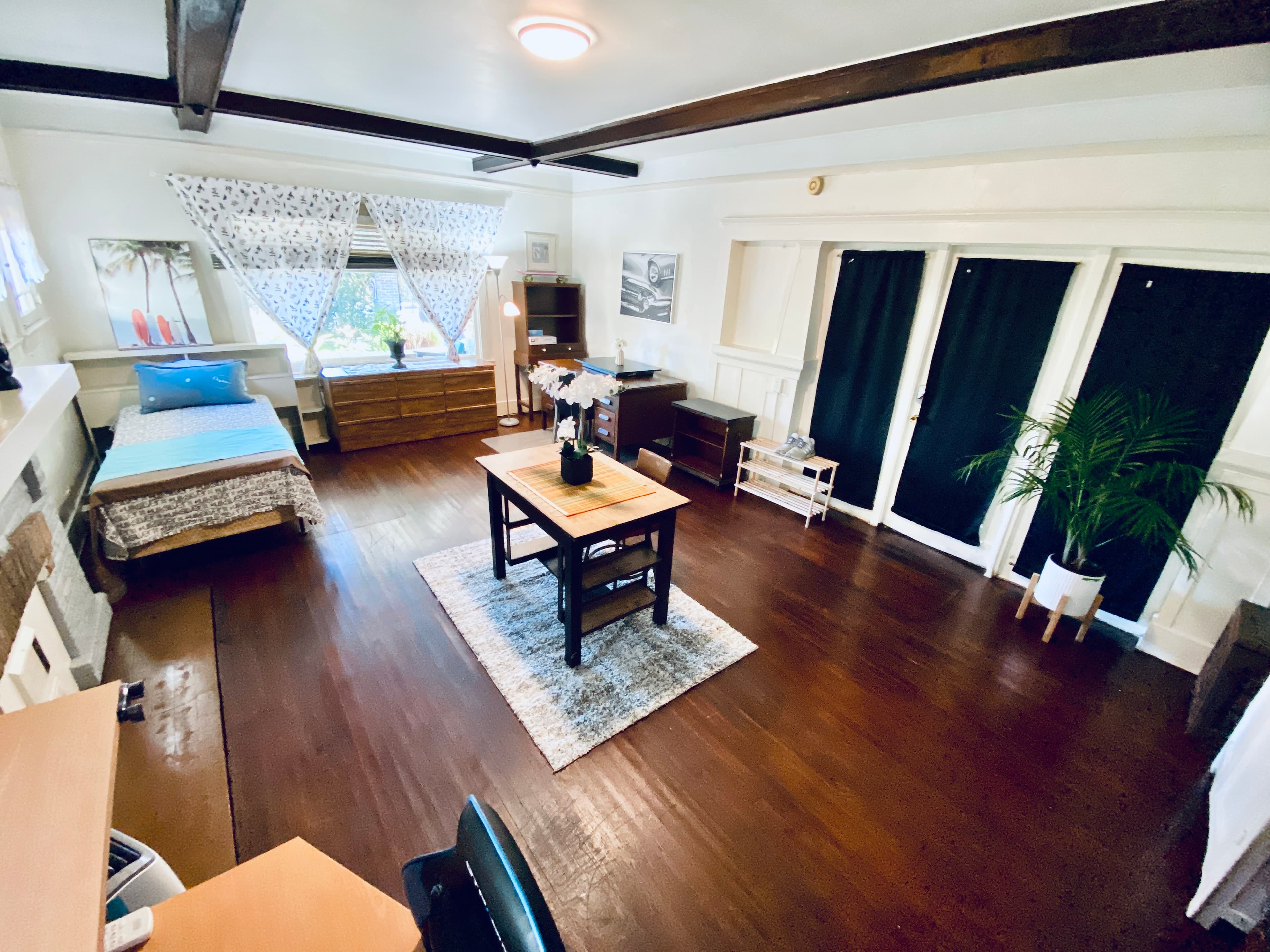 USC Student Housing - Natural Light in Room 04 at Jim