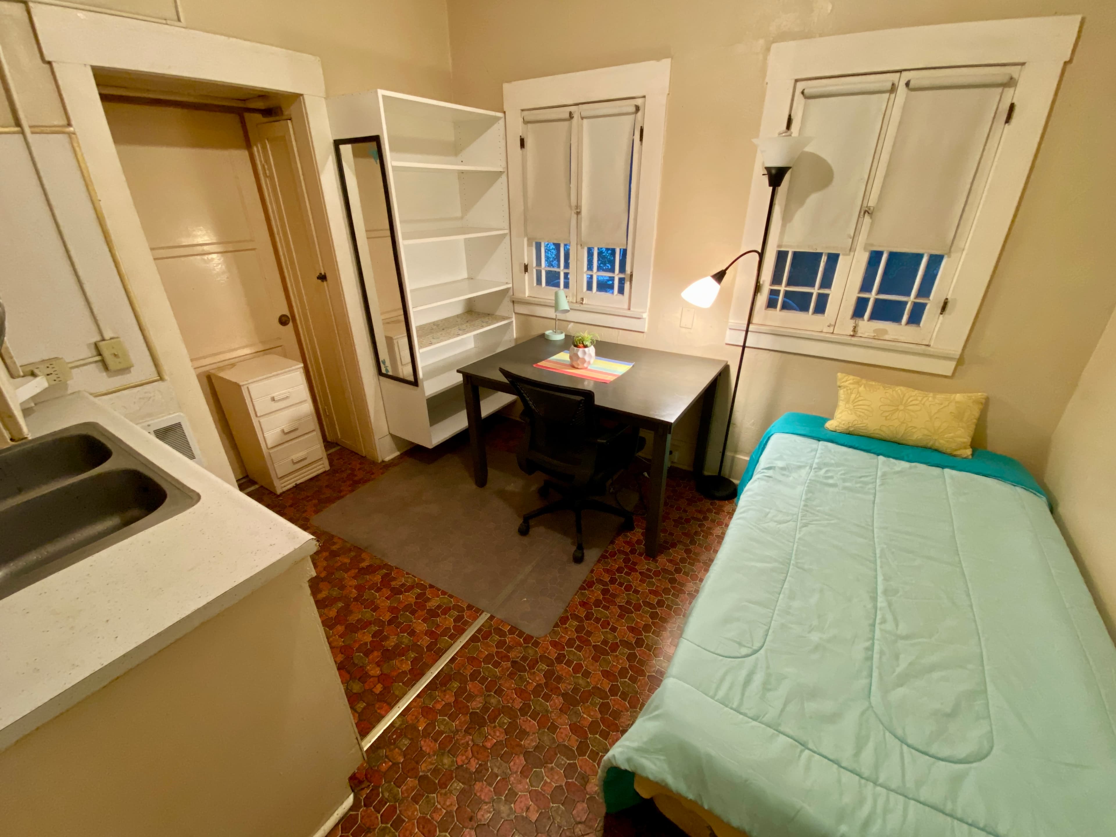 Jim Property Room 8B Image 1