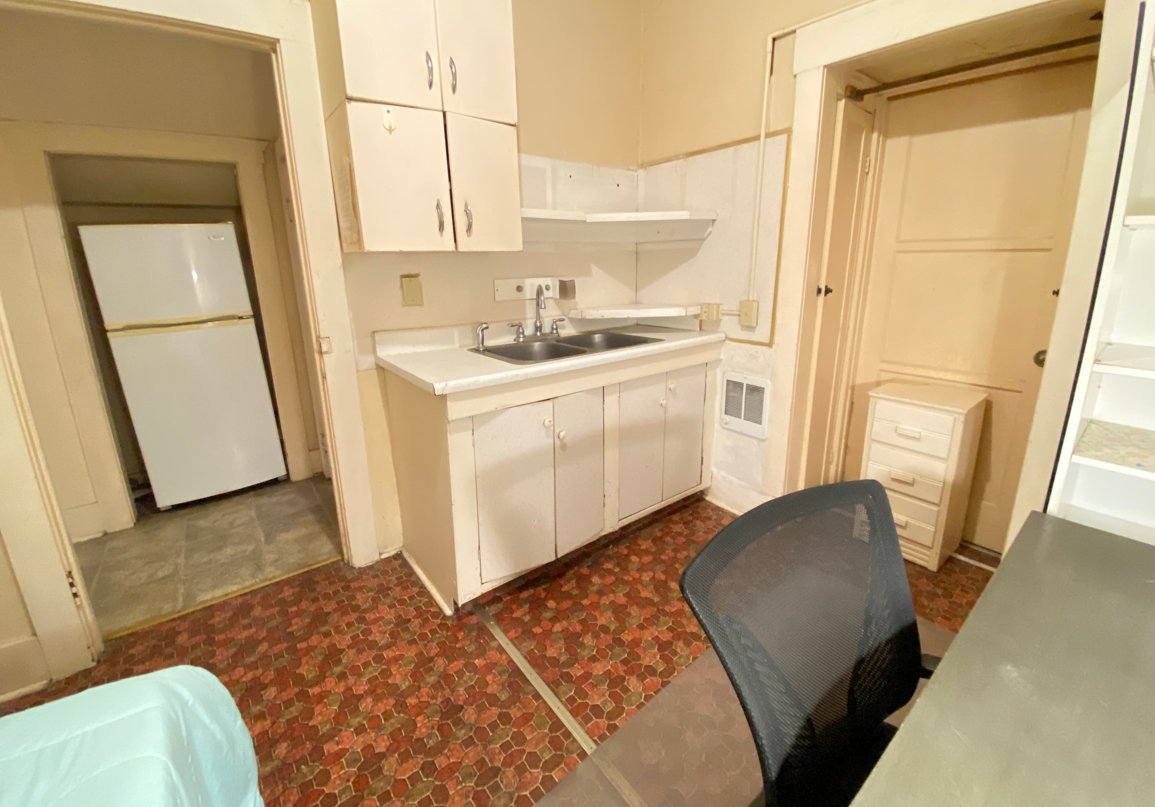 Jim Property Room 8B Image 2