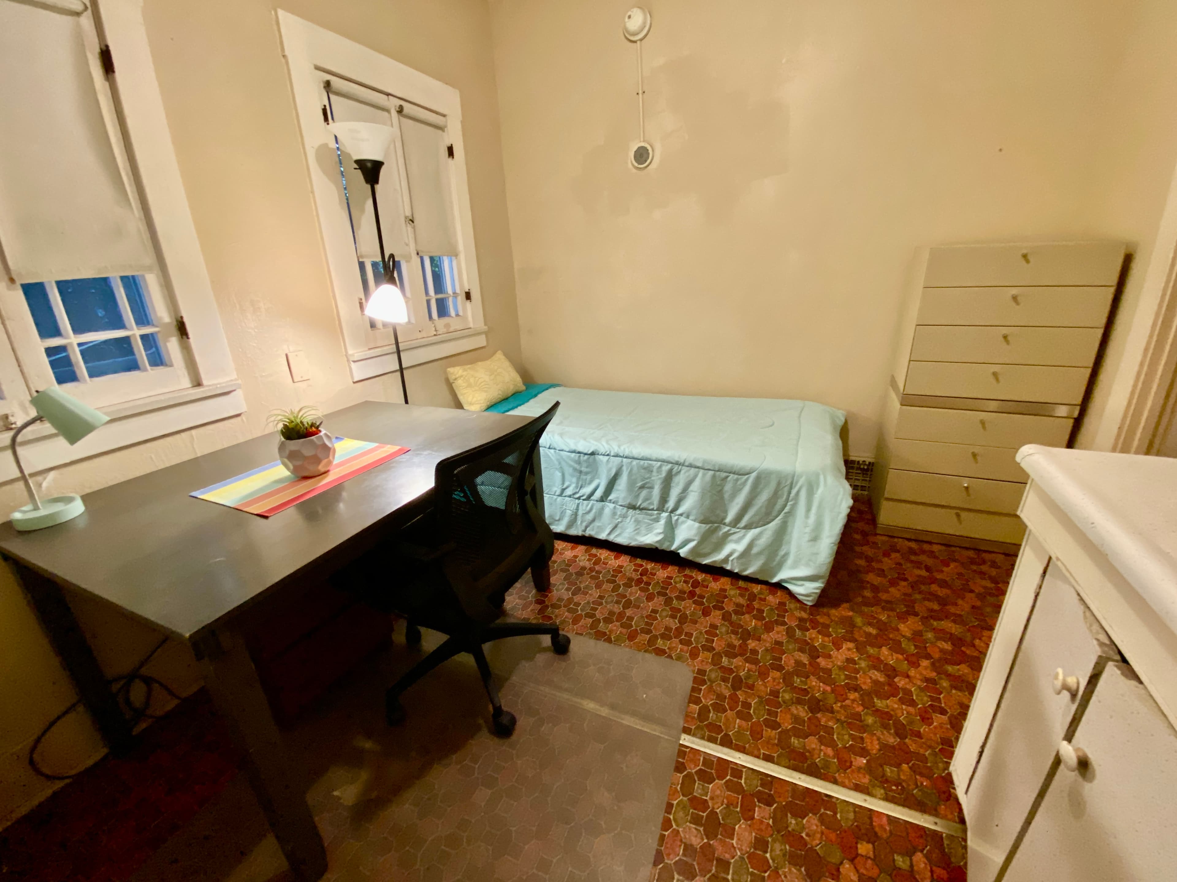 Jim Property Room 8B Image 3