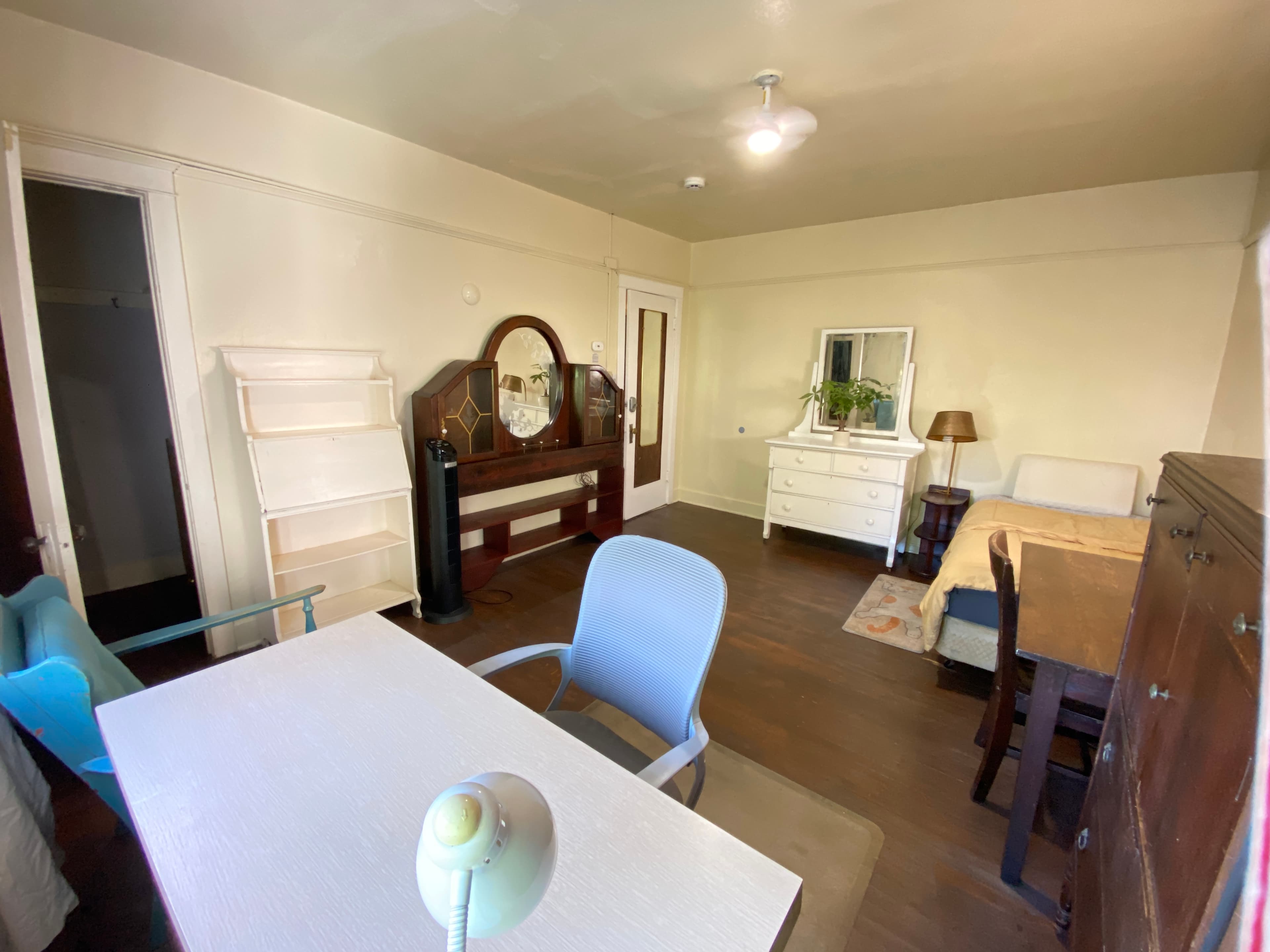 Daisy Property Room 3 Image 2